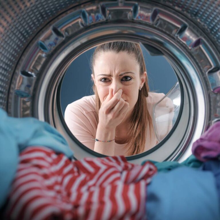 Jak pozbyć się brzydkiego zapachu z pralki?