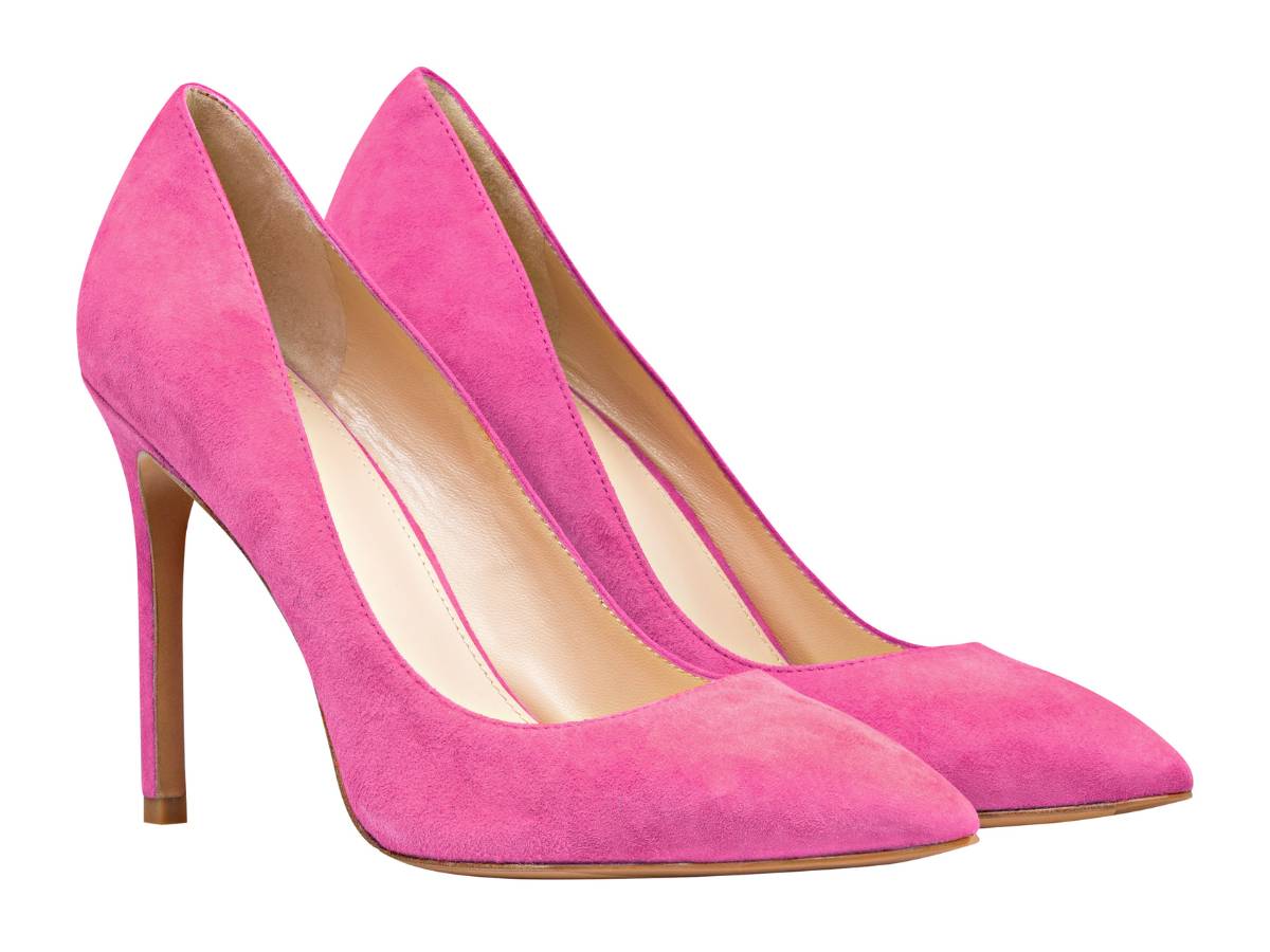 Różowe zamszowe szpilki. Obrazek w artykule Jak wyczyścić zamszowe buty? Poradnik czyszczenia zamszu i prania butów